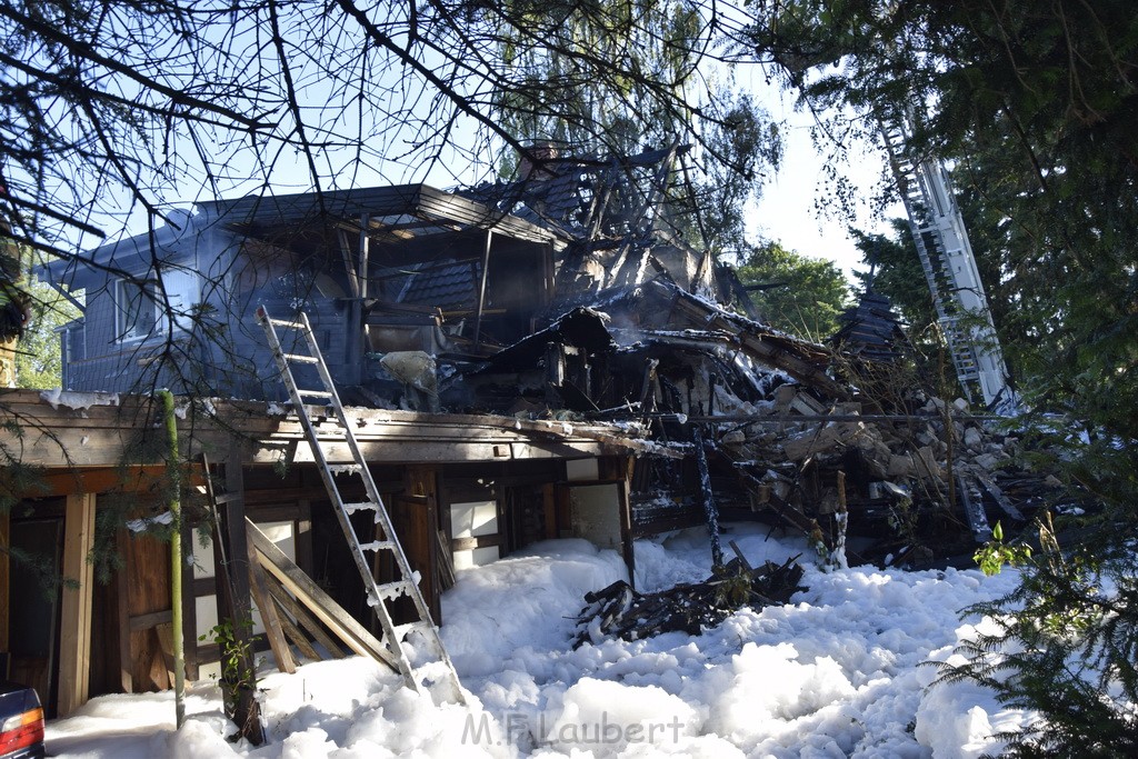 Grossfeuer Einfamilienhaus Siegburg Muehlengrabenstr P1207.JPG - Miklos Laubert